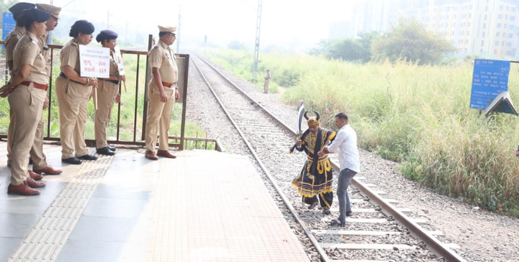 खांदेश्वर रेल्वे स्थानकावर ‘जीवन रक्षा अभियान’